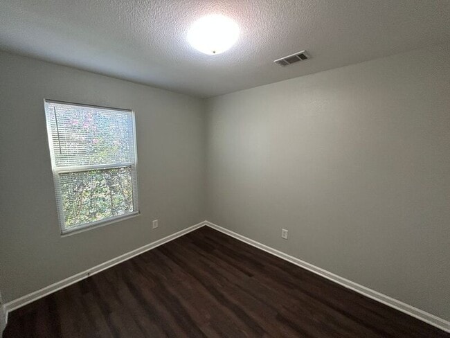 Building Photo - 183 Cloverbrook Dr