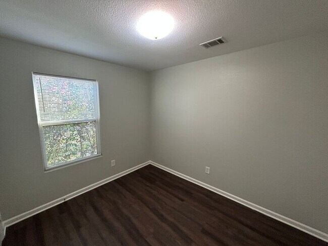 Foto del edificio - 183 Cloverbrook Dr