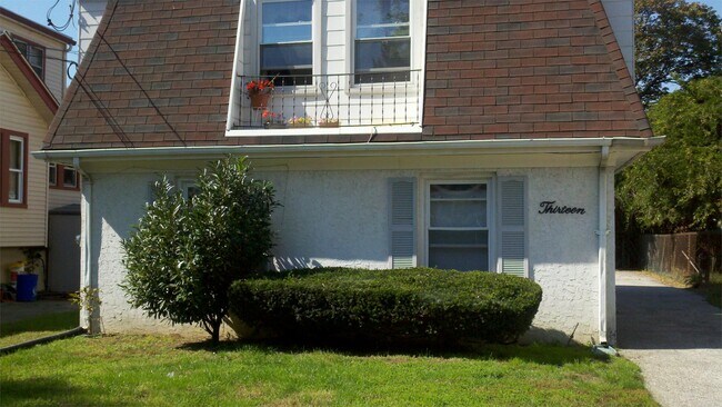 Building Photo - 13 Merion Terrace