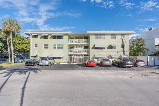 Foto del edificio - 1900 NE 8th Ct