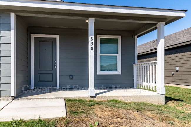 Building Photo - 830 Summit Ter