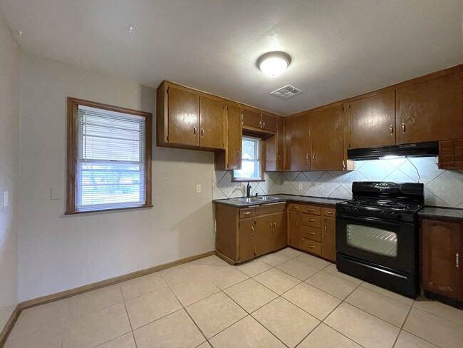 Foto del edificio - 6713 SE 15th St