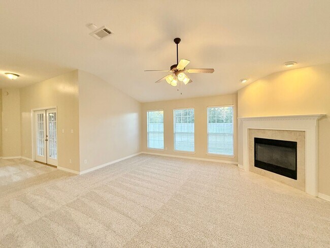 Foto del edificio - Spacious 4-Bedroom Home – Tanglewood!