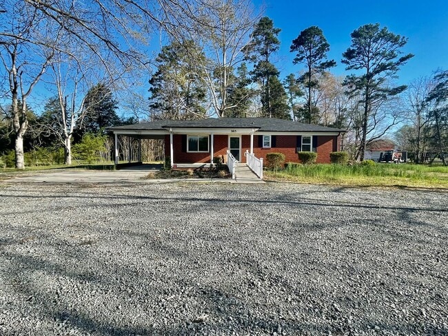 Building Photo - Welcome to this Charming 3 bedroom, 1 bathroom home in Iron Station, NC.