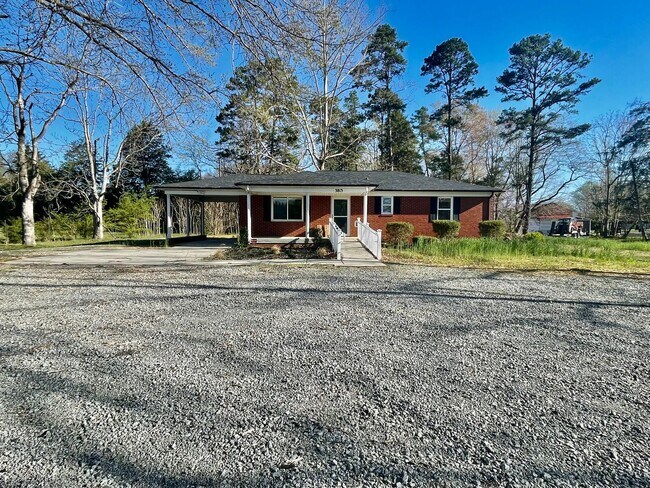 Foto del edificio - Welcome to this Charming 3 bedroom, 1 bathroom home in Iron Station, NC.
