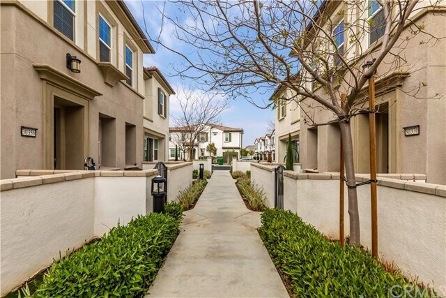 Foto principal - 30330 Town Square Dr