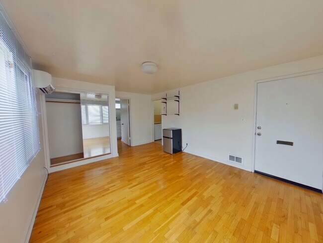 Foto del edificio - 1825 University St