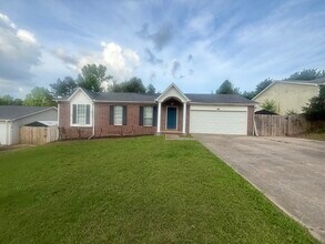 Building Photo - 13907 Rockinghorse Ln