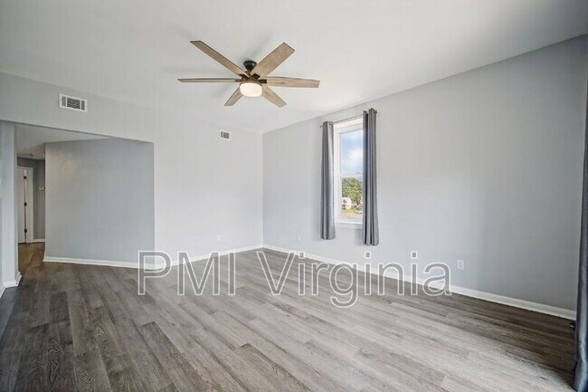 Foto del edificio - 318 N Main St