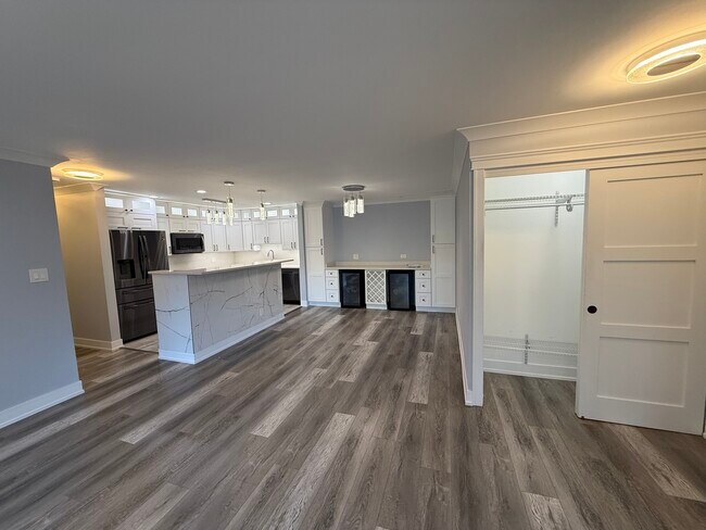 Building Photo - 803 Brook Dr