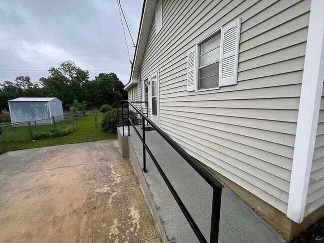 Foto del edificio - 726 McArthur Blvd