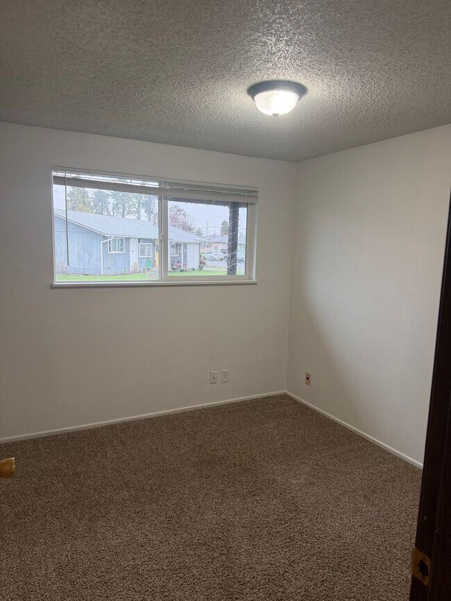 Foto del edificio - 5040 E St