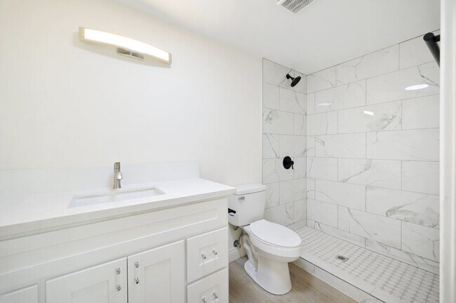 Foto del edificio - One bedroom One Bath Unit in a quiet Clare...