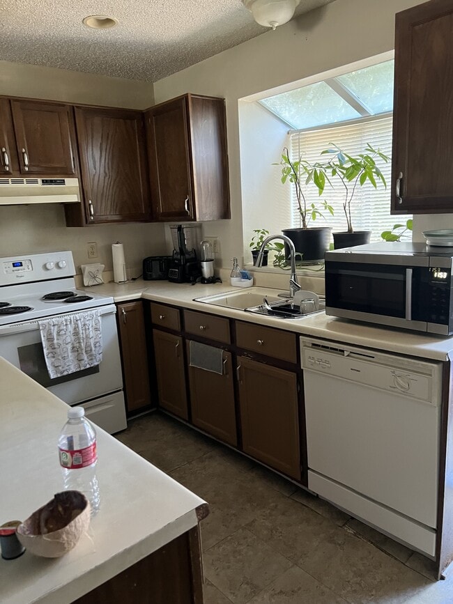 Building Photo - 17157 E Whitaker Dr
