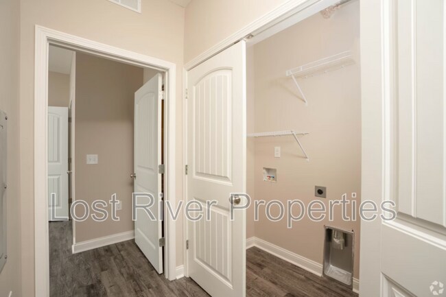 Foto del edificio - 4496 Wilford Ln