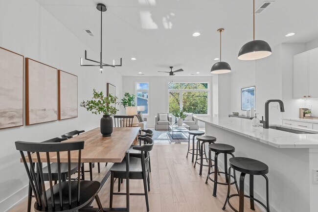 Building Photo - **OFFERING 50% OFF FIRST MONTH'S RENT, WAI...