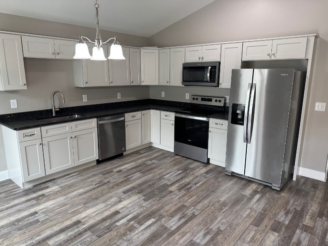 Building Photo - 623 Fondel Ln