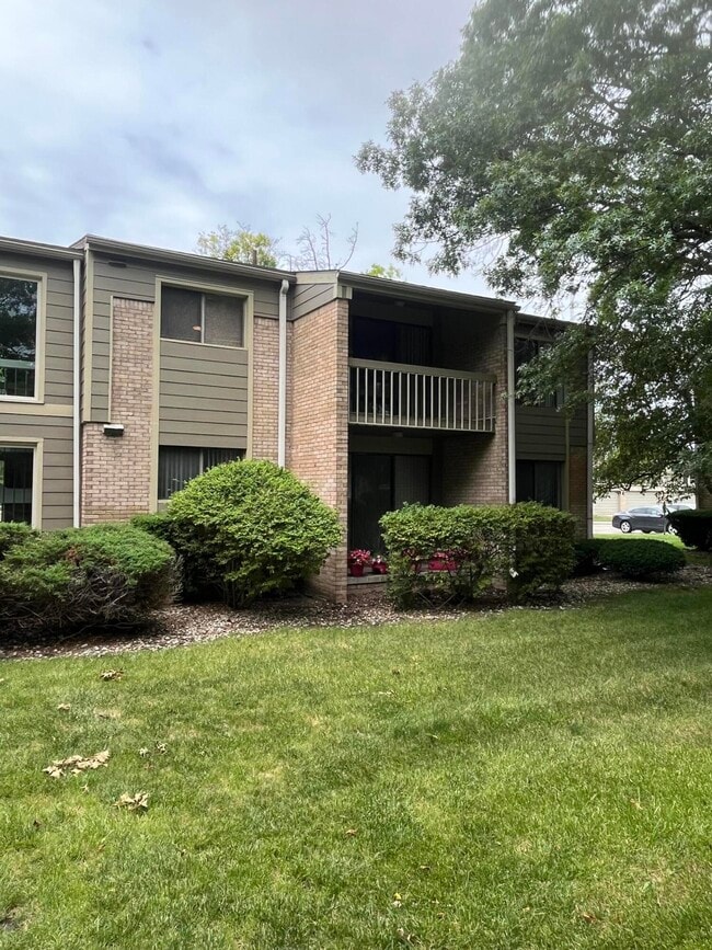 Building Photo - 22350 Lucerne Dr