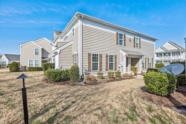 Building Photo - Suffolk Condo- Ready for move in