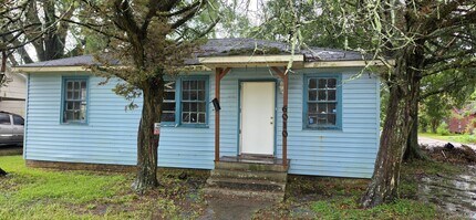 Building Photo - 6010 Evangeline St
