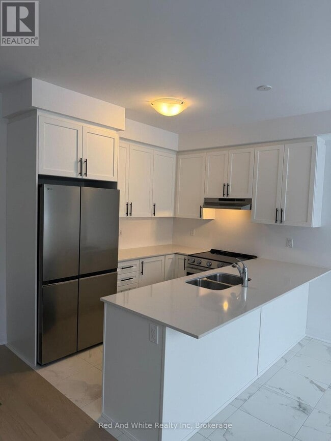 Building Photo - 125 Manuel St