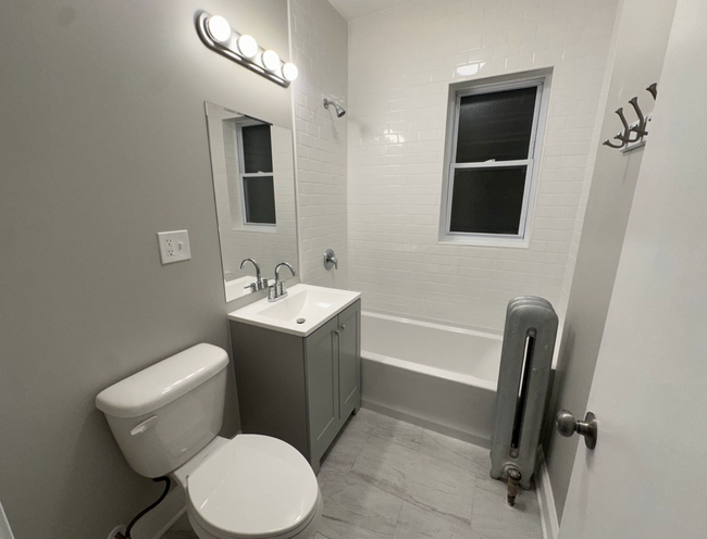 Bathroom - 4900 N Saint Louis Ave