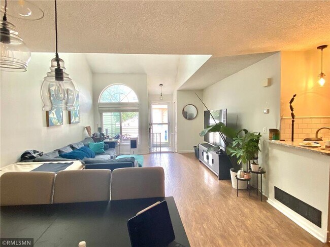 Building Photo - 1217 Pecks Woods Dr