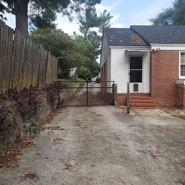 Building Photo - 2212 Montclair St