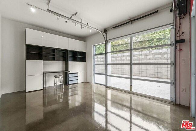 Foto del edificio - 11500 Tennessee Ave