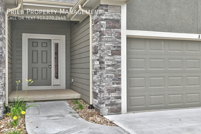Building Photo - Reserve Townhomes - Available November 20th