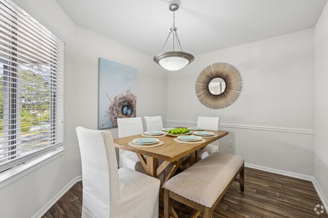 2BR, 2BA - 1,142SF - Dining Room - The Oxford Apartments