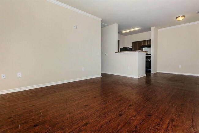 Building Photo - 2800 Rodeo Dr