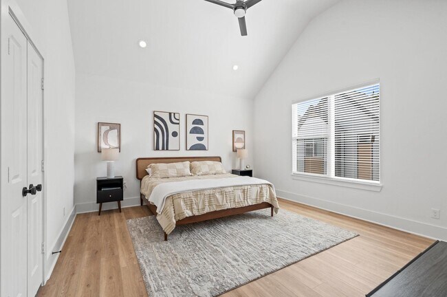 Foto del edificio - 5211 Pine Tree Dr
