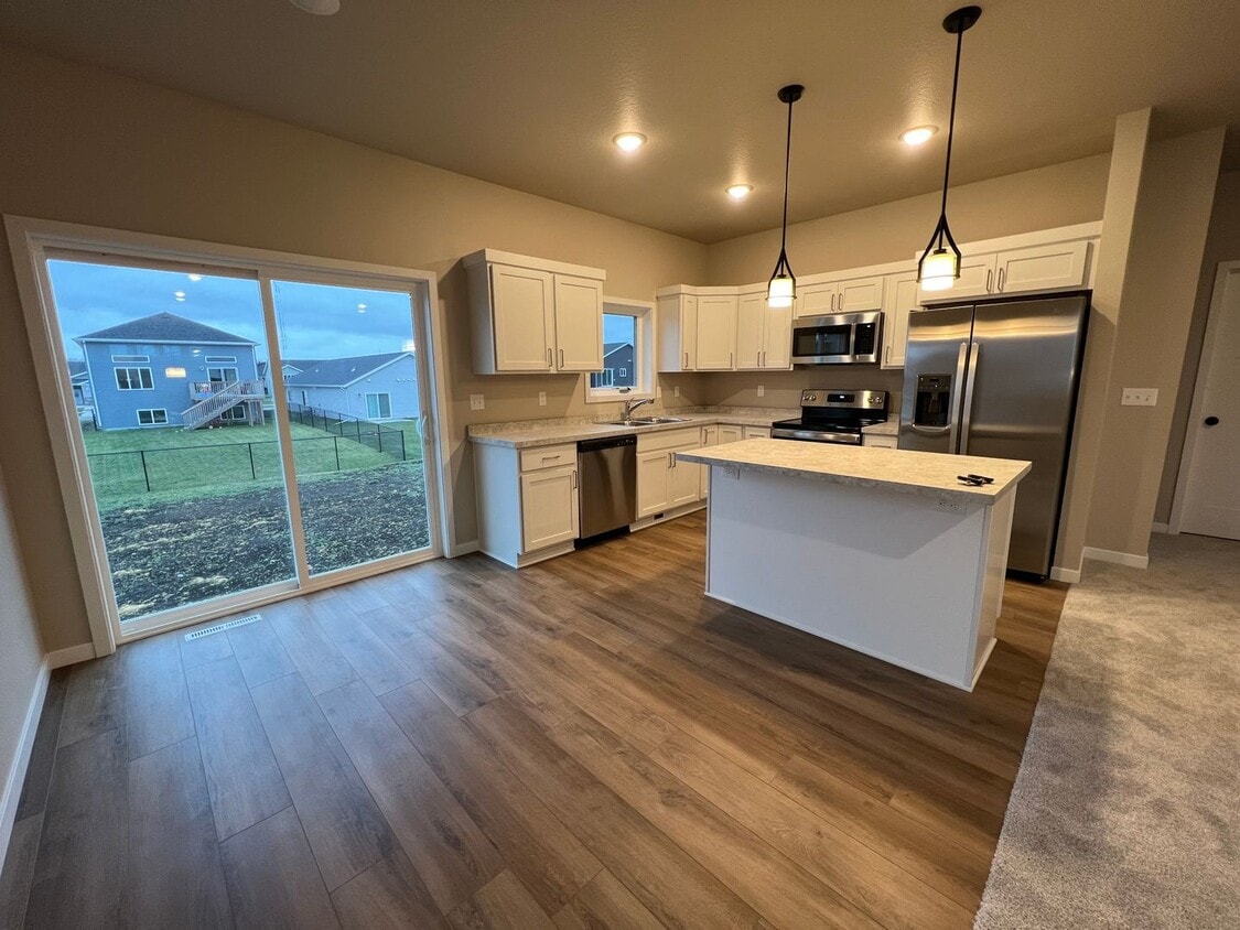 3843 33rd St S, Moorhead, MN 56560 House Rental in Moorhead, MN