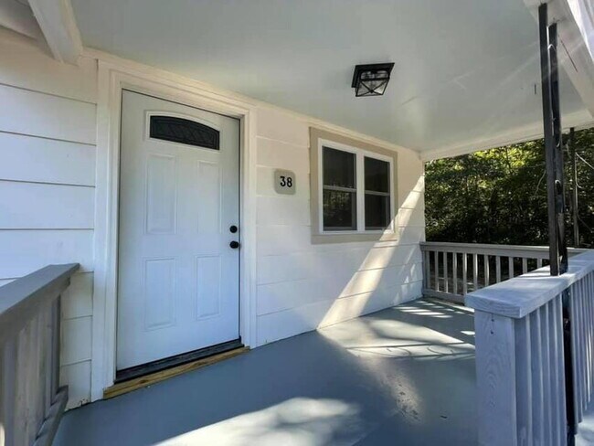 Foto del edificio - Florida Cottage with a Bonus Room ready for move in!
