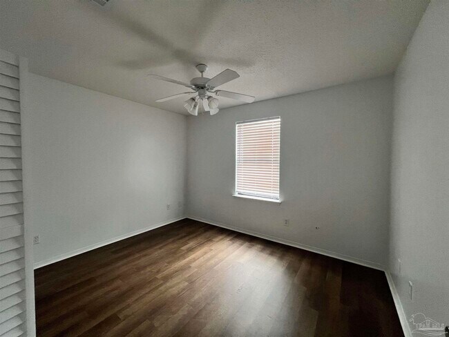 Foto del edificio - 405 Deborah Ln