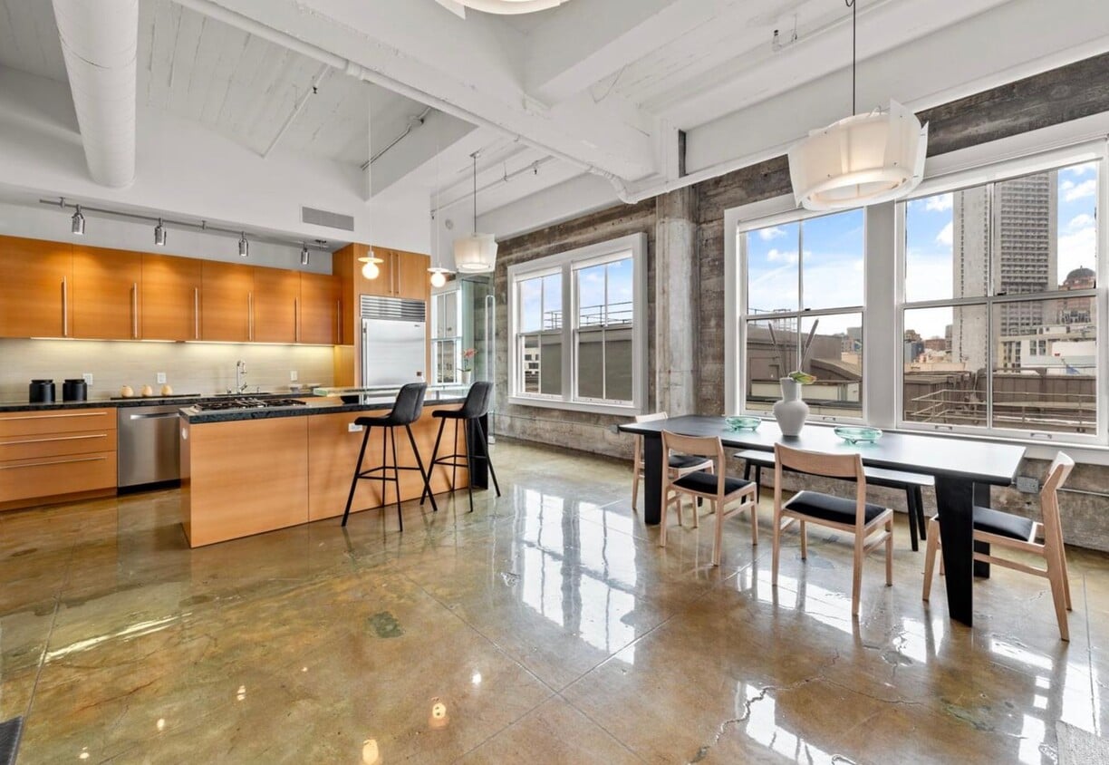 Primary Photo - 1BR/1BA PENTHOUSE! Enormous Private Roof D...