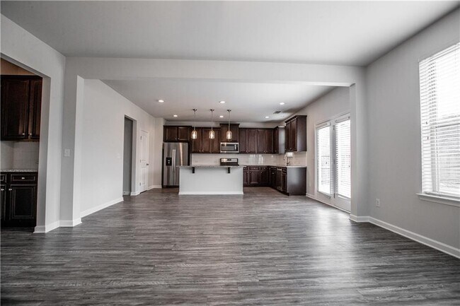 Building Photo - 5410 Mirror Lake Dr
