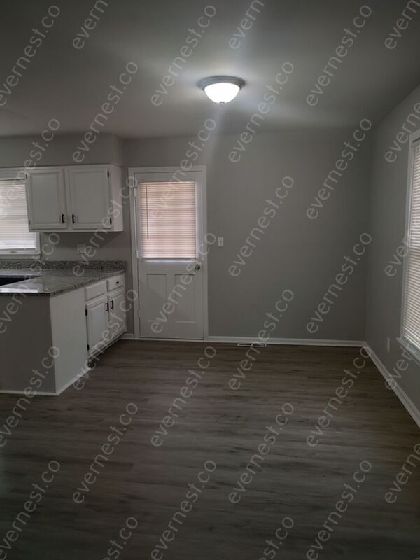 Building Photo - 8409 Everett St