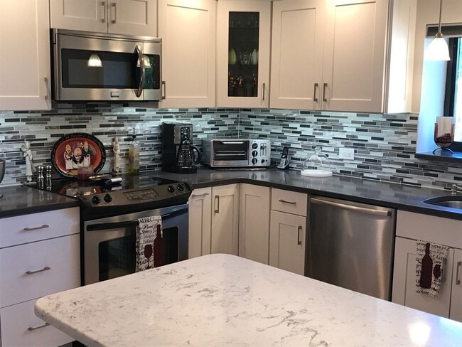 Building Photo - 28 9th St