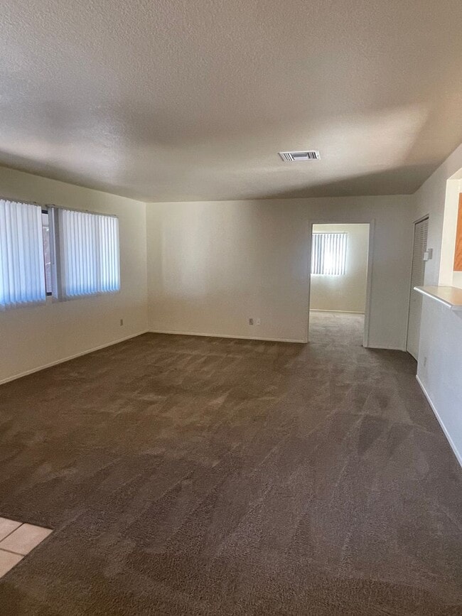 Foto del edificio - 3 Bed 2 Bath Contact Property Pros Realty ...