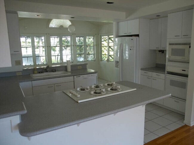 Cocina y comedor - 2640 Ipulei Pl