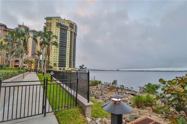 Foto del edificio - 2825 Palm Beach Blvd
