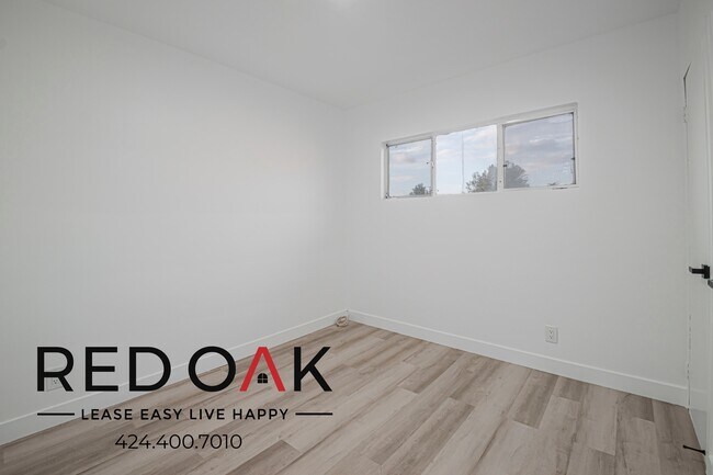 Foto del edificio - 15741 Blaine Ave