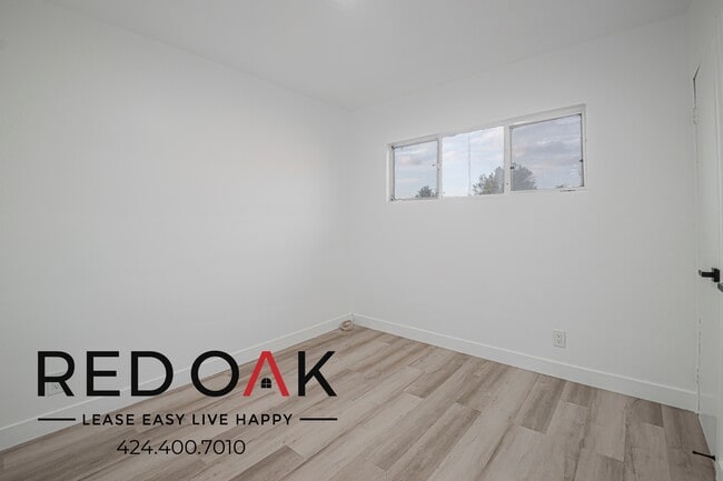 Building Photo - 15741 Blaine Ave