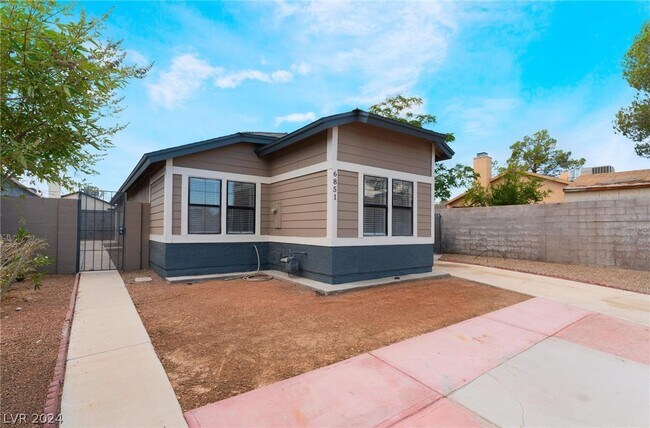 Foto del edificio - 6851 Mangrum Cir