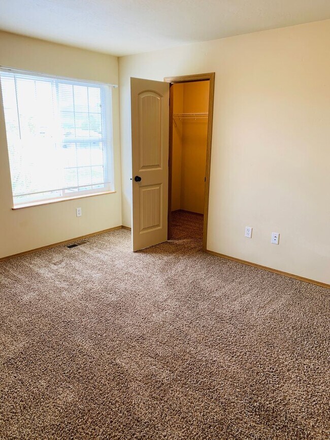Foto del edificio - Amazing 3 Bed 2 Bath - Townhouse