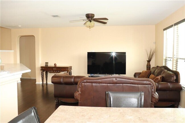 Building Photo - 1112 Strickling Dr