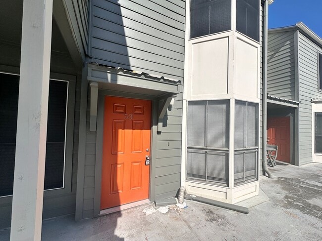Foto del edificio - AVAILABLE AUGUST: Charming 1 BR / 1 BA in the Heart of West Campus - Walk to UT - Washer/Dryer In...
