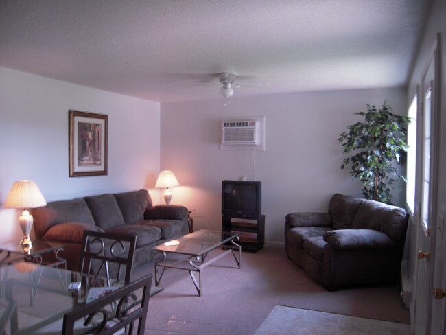 Foto del edificio - 915 Blakes Ln